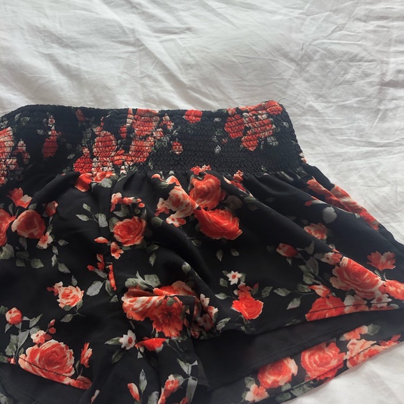 f21 ROSÈ SHORTS small - Picture 3 of 3